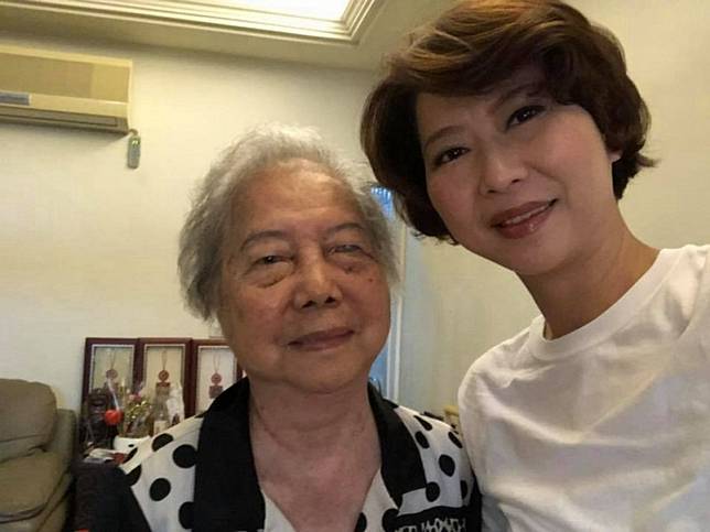 阿嬤仙逝 立委陳亭妃臉書PO「祭文」好痛