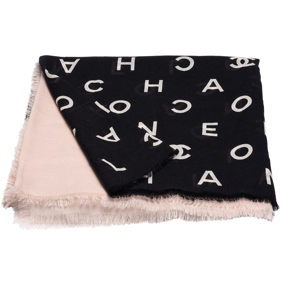 ★品牌經典雙C LOGO★黑X駝雙底色設計，時尚百搭★羊絨混絲雙拼製，觸感輕柔★超大尺寸，變換多重造型