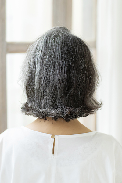 50代女性のグレイヘアスタイルカタログ