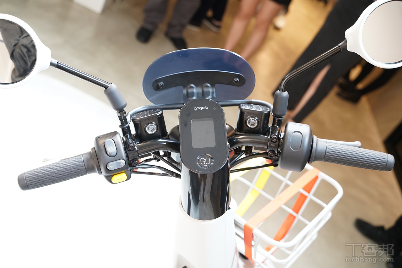 更便宜的Gogoro出現了：Gogoro VIVA Lite優格白登場，改用鑰匙便宜2,000元