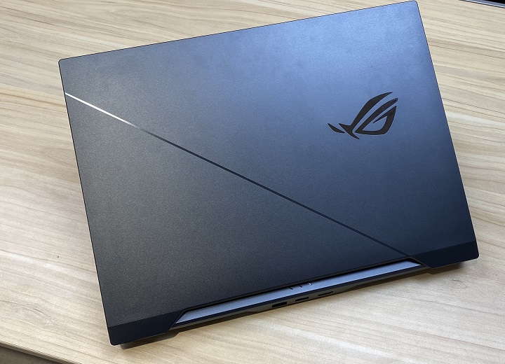 (NDA 4/2 PM15:01)Asus 推雙 4K 螢幕電競筆電！ROG Zephyrus Duo 15 以 15.6 吋加 14.1 吋登場