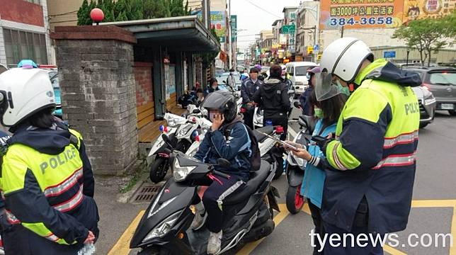 打擊改裝車高噪音擾寧大園警強力取締2小時攔查30多輛 桃園電子報 Line Today