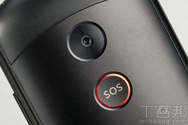 部分翻譯機配置SOS緊急鍵，當獨自出國遇到緊急事件可立即按下求救。
