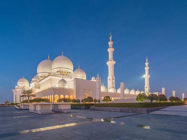 Kemegahan Masjid Agung Sheikh Zayed di Abu Dhabi
