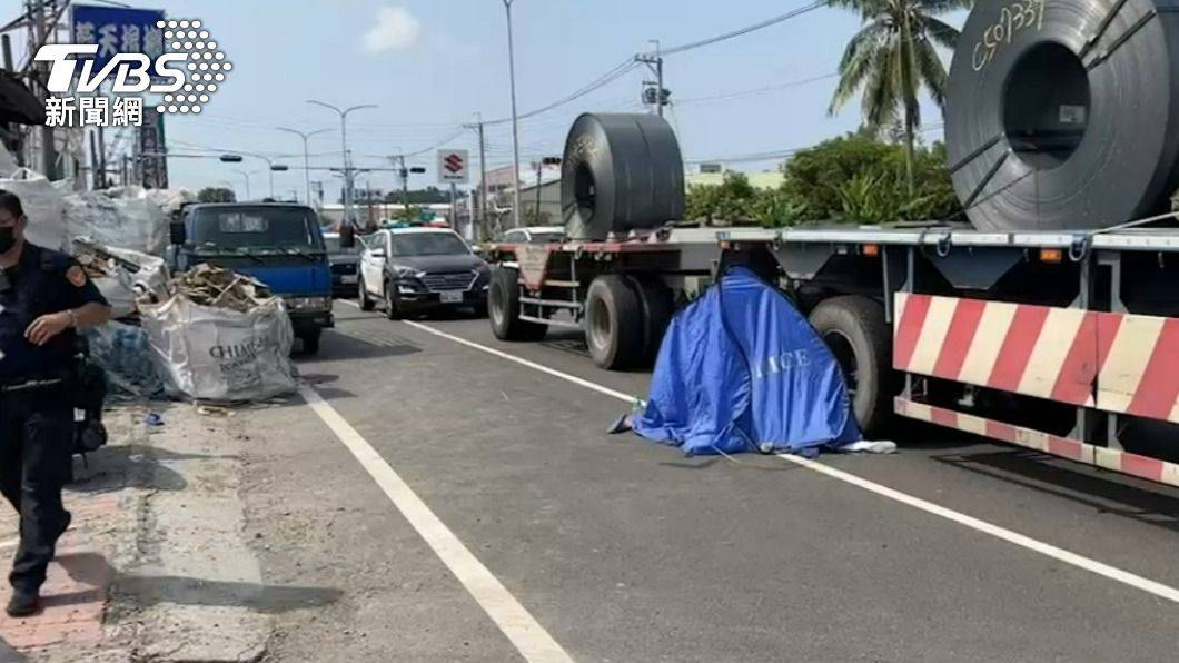 快訊／岡山交流道貨車突開車門　騎士夫妻檔「被擊落」遭連結車輾斃 | TVBS | LINE TODAY