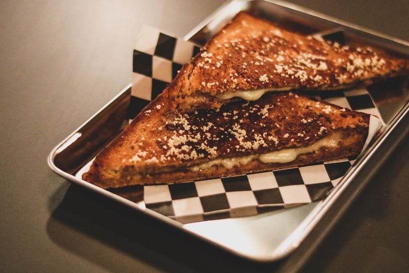 台中深夜咖啡廳推薦：Coffury Studio No.71深夜好去處！台中10間深夜咖啡廳推薦，清水模藝廊、露天音樂會，這家咖啡廳還賣咖哩飯