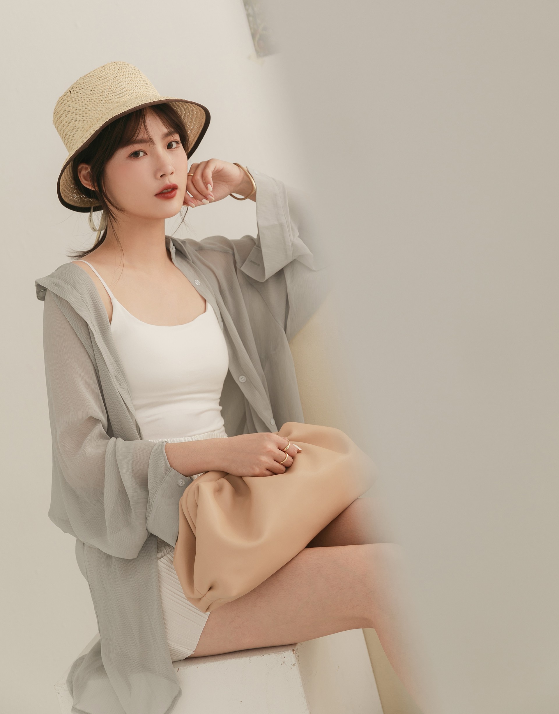 舒適透肌雪紡布料/側邊弧線剪裁/質感百搭