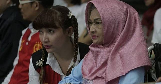 Sambil nangis, Roro Fitria curhat 4 momen tak terlupakan bareng ibunda