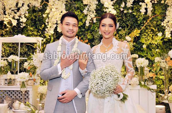 5 Pernikahan Selebriti Indonesia Paling Mewah 2 Tahun Terakhir (Seno/tabloidbintang.com) zoom