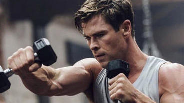 懶得去健身房？只要一對啞鈴，7個動作讓你在家就能全身練好練滿！