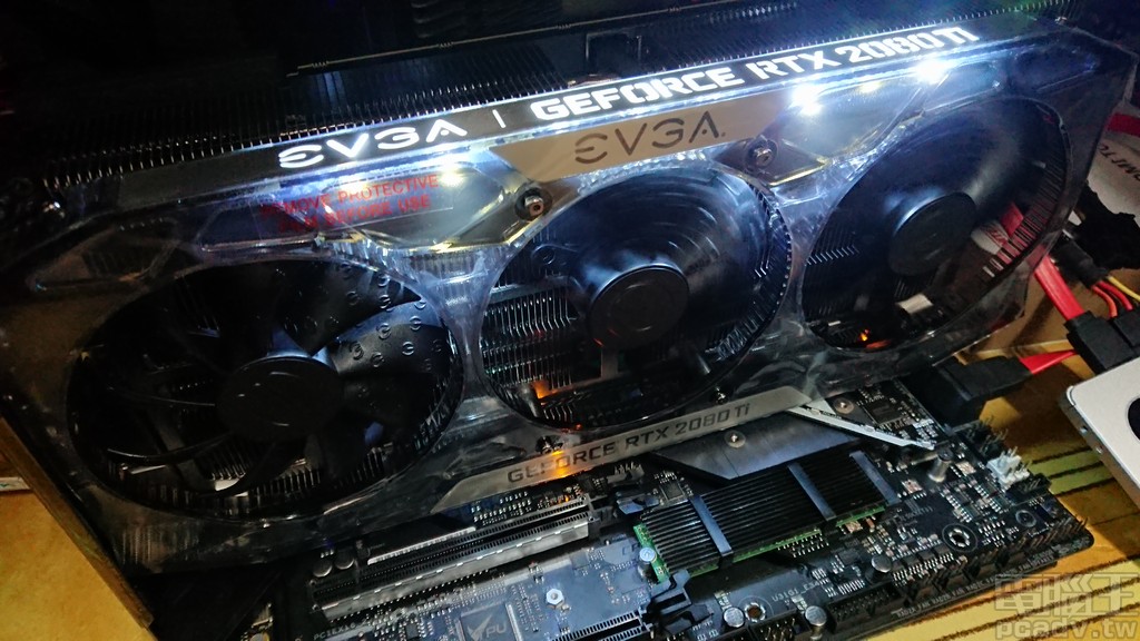 GeForce RTX 2080 Ti FTW3 Ultra Gaming RGB LED 燈光效果示意圖