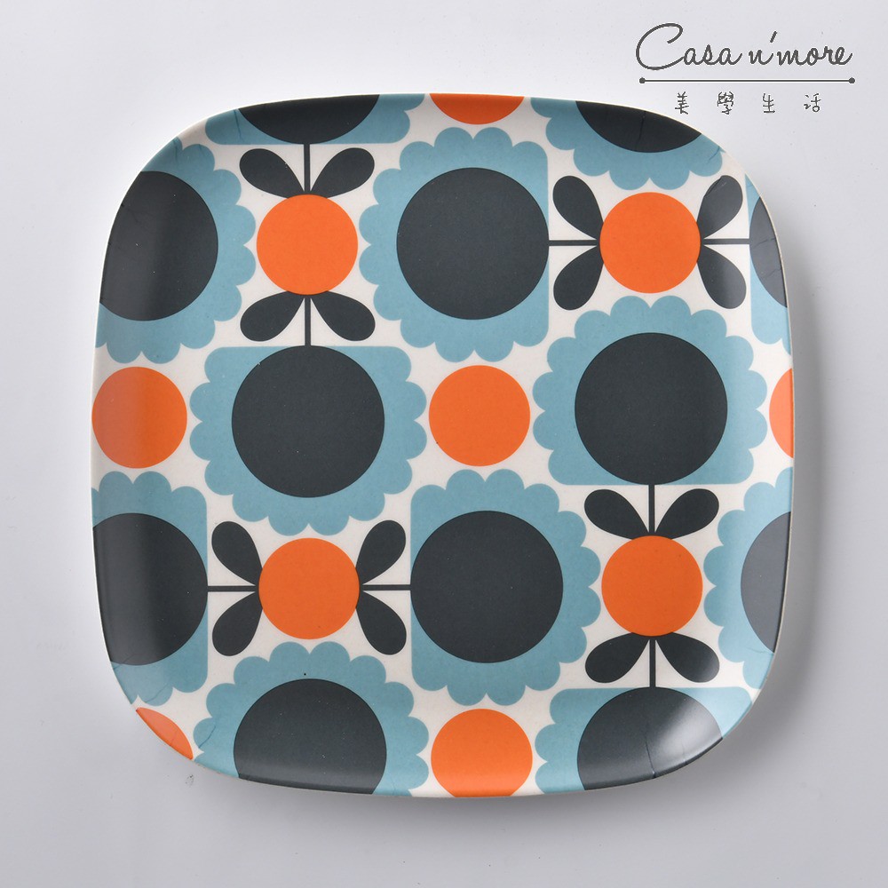 商品簡述1. 可當餐盤、水果盤、托盤2. 竹木製成，輕巧又耐用3. 知名設計師Orla Kiely設計商品介紹此款竹製餐盤採中等尺寸設計，可以用來盛裝菜餚或水果。竹木製成，輕巧又耐用，配上設計師賦予的