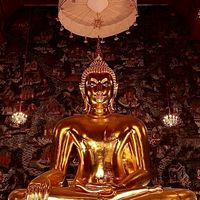 พฤหัส สุขใจทำวัตรเย็น ณ วัดสุทัศน์