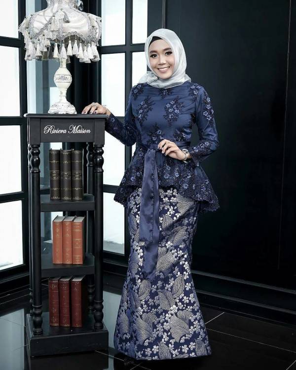 12 Gaya Kebaya Hijab Kekinian Untuk Acara Wisuda Mana