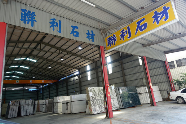 銀狐大理石-八里聯利石材，大理石材推薦，翡翠、瑞士白大理石，白色系大理石，電視牆、玄關、浴室、檯面適用大理石，有礦山自產自銷的大理石材廠推薦