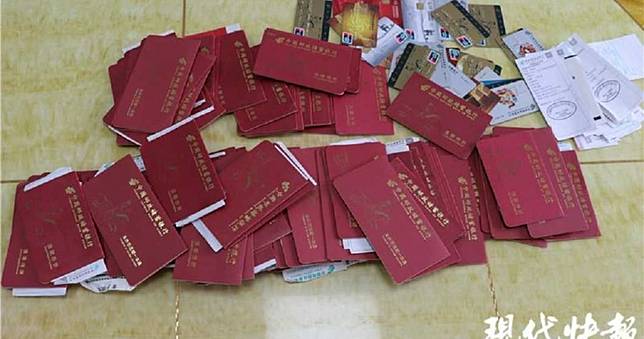 女翻出家裡150本存摺「爸原來這麼有錢」　一聽真相揪甘心