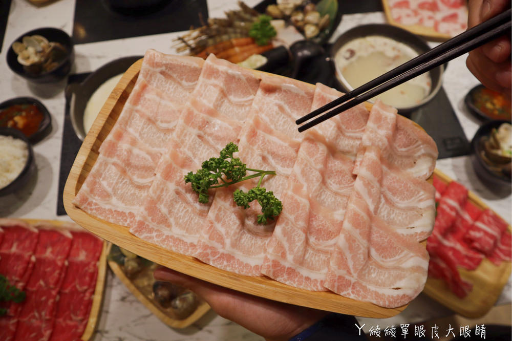 新竹火鍋推薦！鐵了心自慢鍋物，吃鍋前先看可愛小熊泡湯！新竹超囂張的蛤蛤鍋來了！