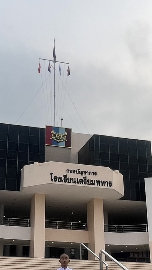 กลุ่มคุยกันเรื่องเตรียมทหาร