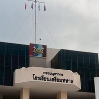 กลุ่มคุยกันเรื่องเตรียมทหาร