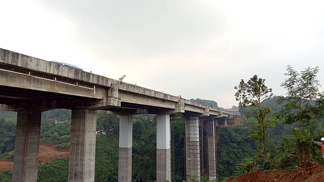 Semua Kendaraan Kini Boleh Melintas di Jembatan Cisomang