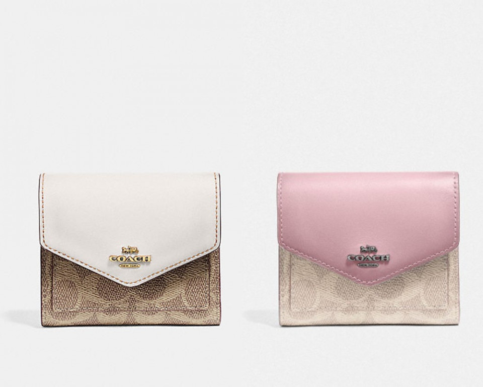 平價精品皮夾推薦1：Coach經典帆布撞色短夾，NT.4900