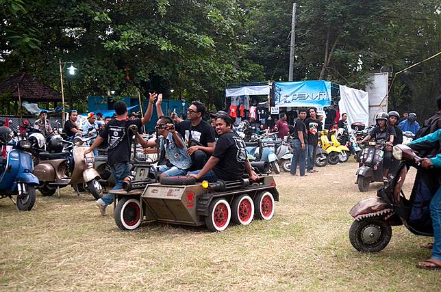 Perlawanan Gigih Vespa 'Mad Max' Bertahan di Jalanan Indonesia