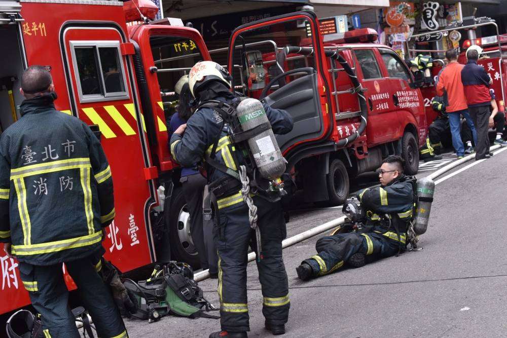 不專業也ok 內政部促 暫行人員 就地合法消防專技怒嗆 走回頭路 上報 Line Today