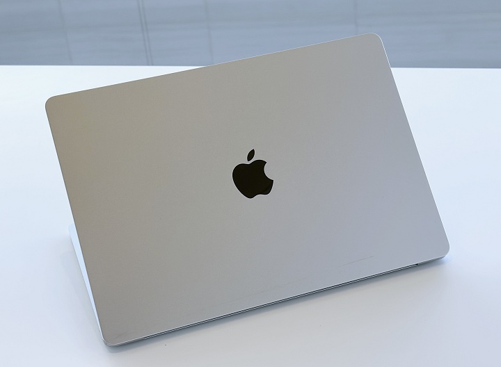 Apple MacBook Air 15 實機現場直擊！就是 MacBook Air 放大、續航力 18 小時，售價 42,900 元起