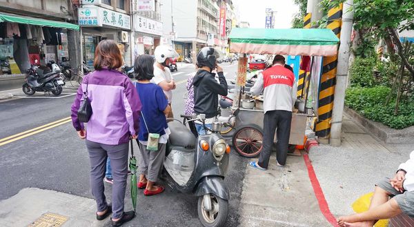 【台北美食】致遠自強街口紅豆餅-5顆紅豆餅竟然只要20元！其它地方看不到的絕版價格