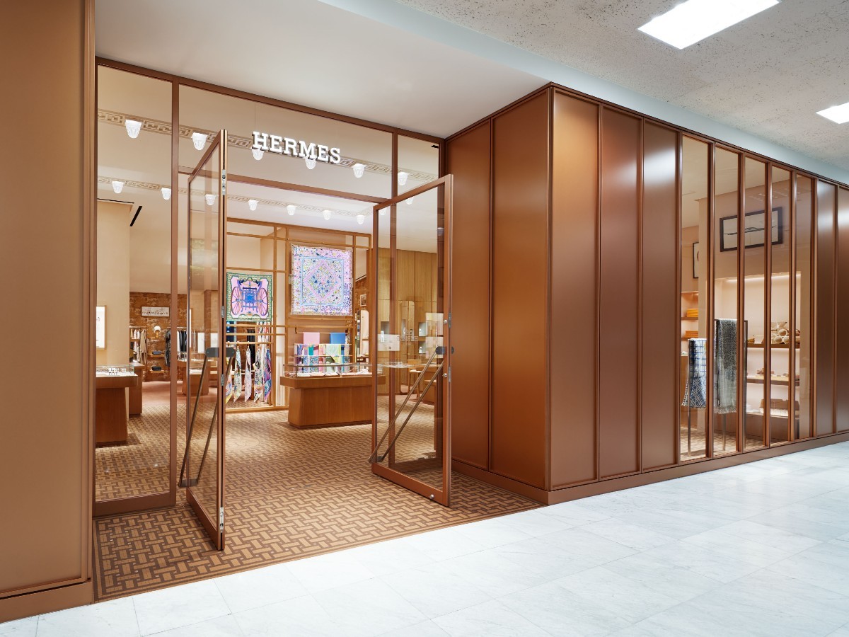 ホームグッズが売れて エルメス 好調 丸の内店に続き仙台 藤崎の店舗もリニューアル