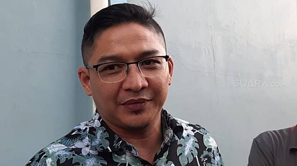 Curi Perhatian 3 Gaya Pasha Ungu  dengan Rambut  Pirang