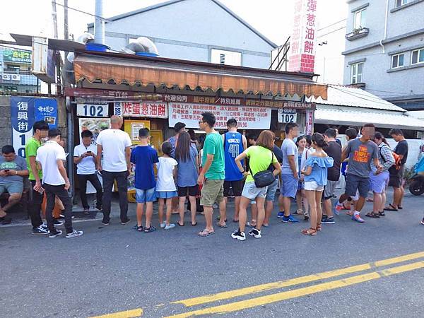 【花蓮美食】炸彈蔥油餅vs老牌炸蛋蔥油餅-復興街蔥油餅PK賽