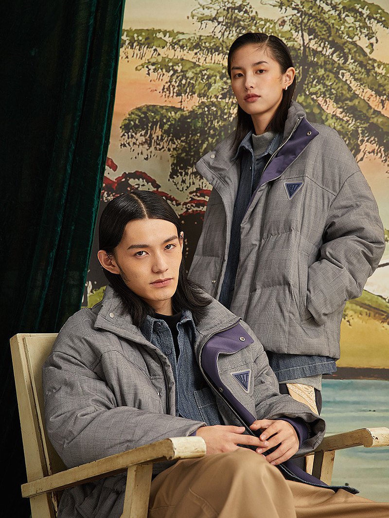 貨號: 207522時代格紋立領羽絨服 材質成分: 聚酯纖維78% 粘膠纖維(粘纖)20% 聚氨酯彈性纖維(氨綸)2% 填充物: 白鴨絨 上市年份季節: 2020年冬季