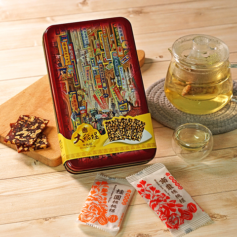 由名畫家:郭雪湖先生以『南街殷賑』參加第四屆台展東洋畫部獲台展賞獎。描繪迪化街的繁華街景，春筍林立的招牌，摩頂接踵的人群，熱鬧喧騰的氛圍。饒有鄉土民俗，極具地方文化色彩。桂圓香氣融和麥芽糖，並搭配滿滿