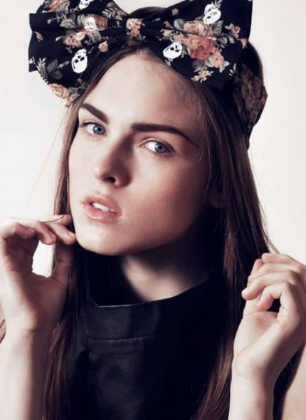 Percantik Tampilan Rambut Dengan 6 Model Headband Keren Ini!