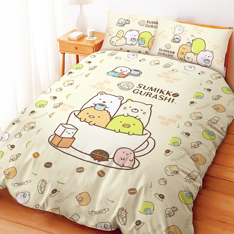 2尺印花床包x1雙人6x7尺被套x1 美式信封枕套x2材 質100℅聚酯纖維磨毛布床高28cm，可包覆約25cm以內的床墊◆注意事項－★運費：外島或偏遠山區/地區酌收超額之運費。★清洗方式：可水洗，但