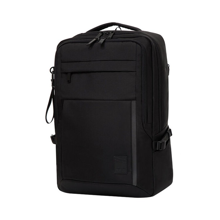 具有抗菌效果，可置放口罩 ; 防劃傷的襯裡布，系統化的內部設計，讓筆電及小物都有專屬的位置，更能快速找到你所需要的物品，為了使用者的安全，前面增加了反光線，夜間騎車或走路多一層防護。 貨號: PLAN