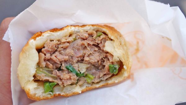 【台北美食】餡餅攤-沒有店名沒有招牌的30元路邊攤美食店 【台北美食】餡餅攤-沒有店名沒有招牌的30元路邊攤美食店