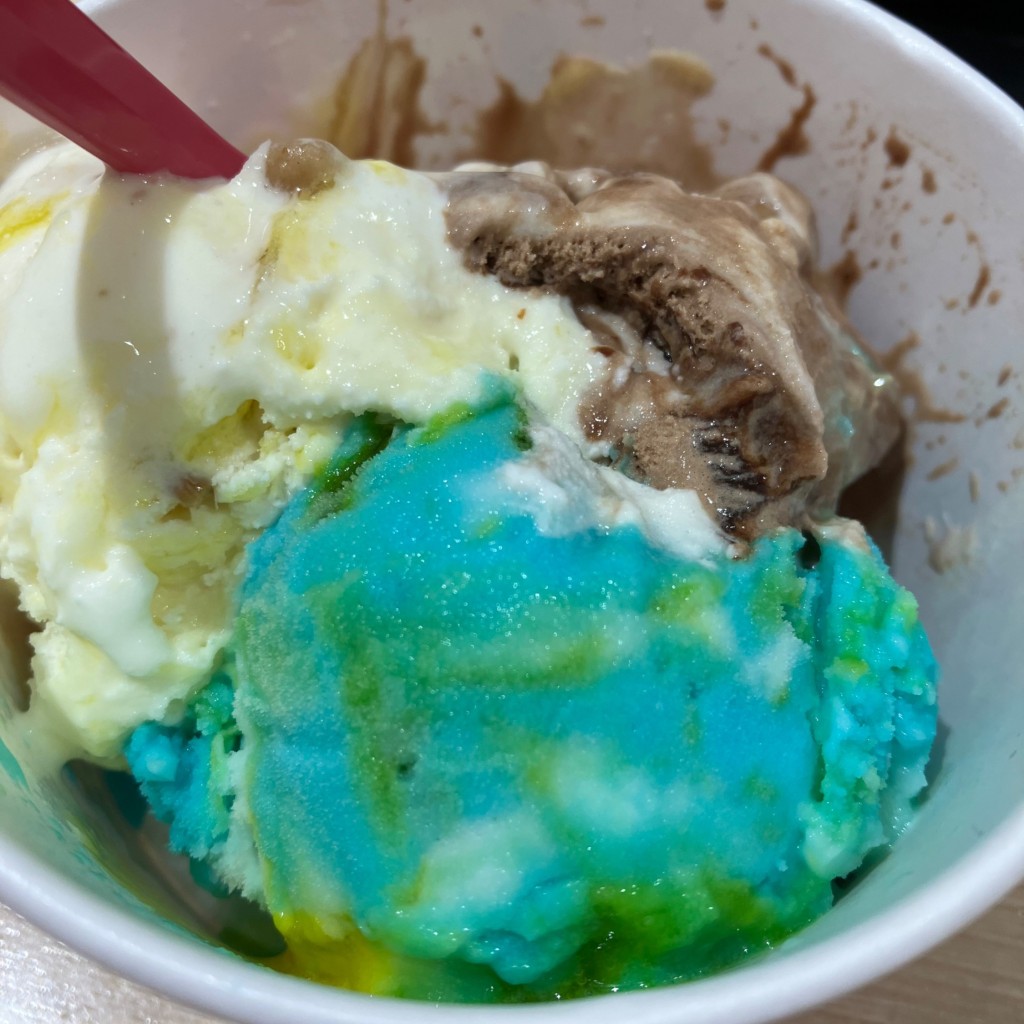 ユーザーが投稿したトリプルポップカップの写真 - 実際訪問したユーザーが直接撮影して投稿した庄野羽山アイスクリームサーティワンアイスクリーム イオンモール鈴鹿店の写真