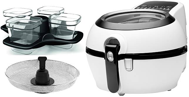 三井Outlet林口店推出Tefal法國特福氣炸鍋-舞滋芭蕾白(福利品)，搭配烘烤杯、酥炸籃套組，原價14,880元，只要特價5,490元(限量15台)。(圖片提供/MITSUI OUTLET PARK)