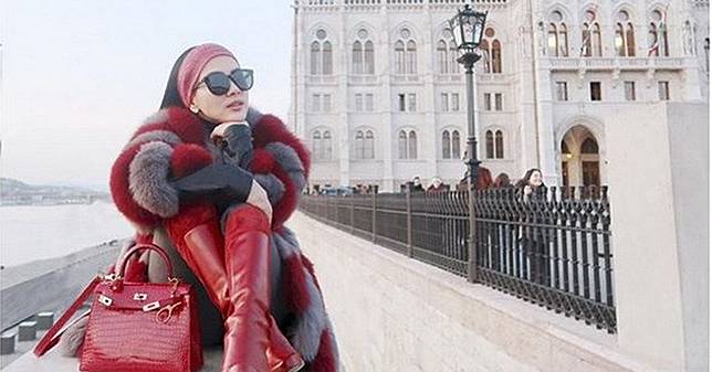 Syahrini Dibanjiri Pertanyaan Netizen Soal Hubungannya dengan Reino Barrack