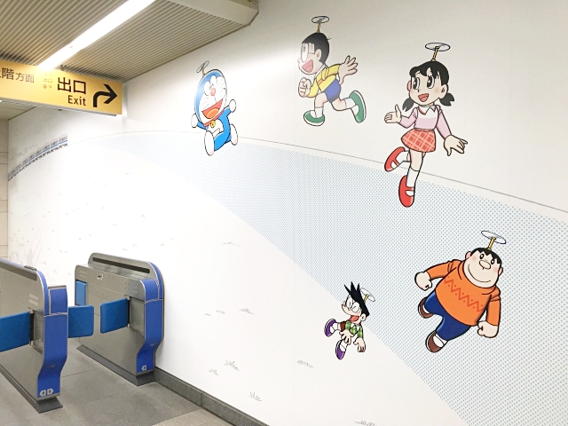 這個地鐵站裡藏有任意門！「哆啦A夢」迷必朝聖的日本卡通車站就是大雄、靜香、小夫、胖虎的遊樂園