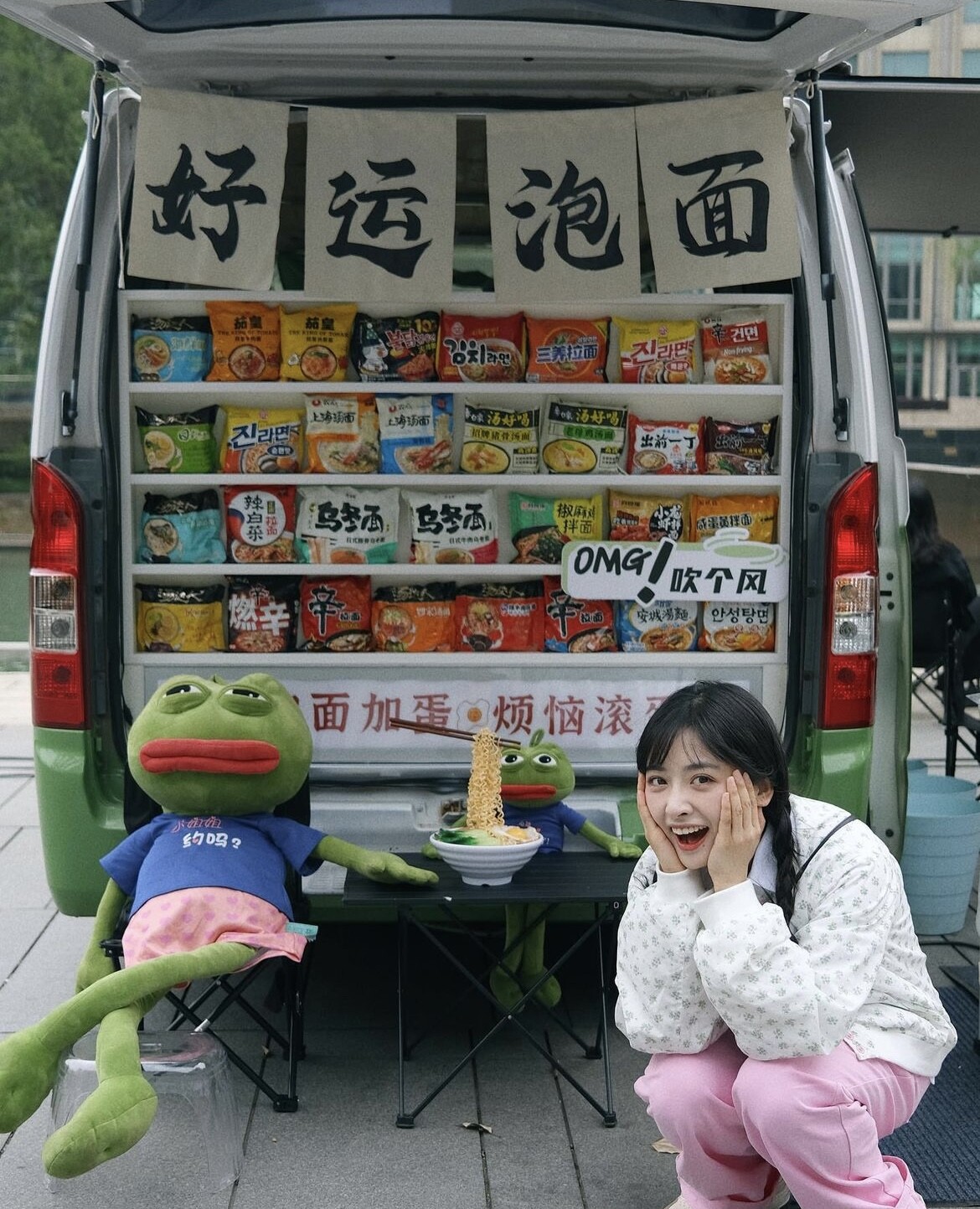 「沈月」的元氣少女感拍照教學：跟著沈月拍出自然又上鏡的美照！