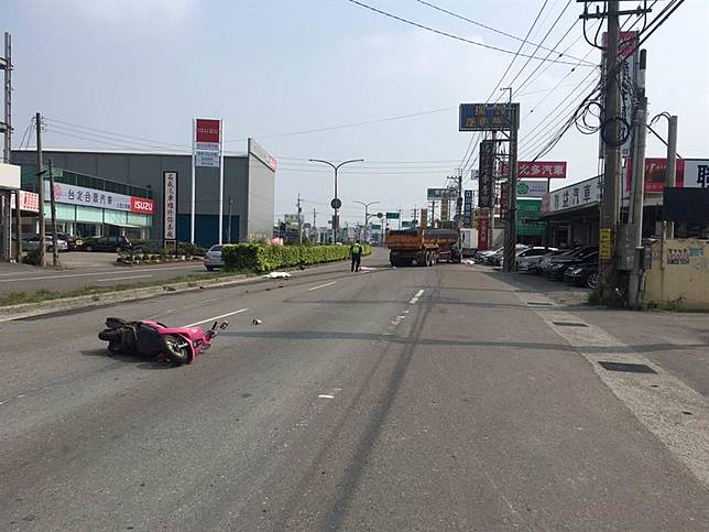 小貨車司機搭訕女摩托車騎士釀2死車禍？ 警方：查無此事