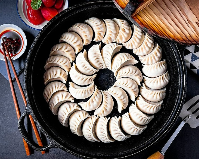 角鑄燒餃子香辣打拋手作煎餃水餃