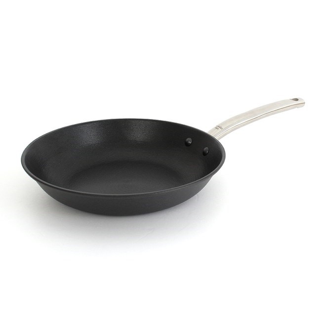 - 西班牙廚神都認證：堅固！控溫絕佳！- 重量較傳統鑄鐵鍋輕40%，輕鬆好上手- 獨家ILAG瑞士專業塗層，不含PGOA- SGS檢驗合格認證，無毒安心- 導熱均勻快速均勻，節省瓦斯【Pujadas 