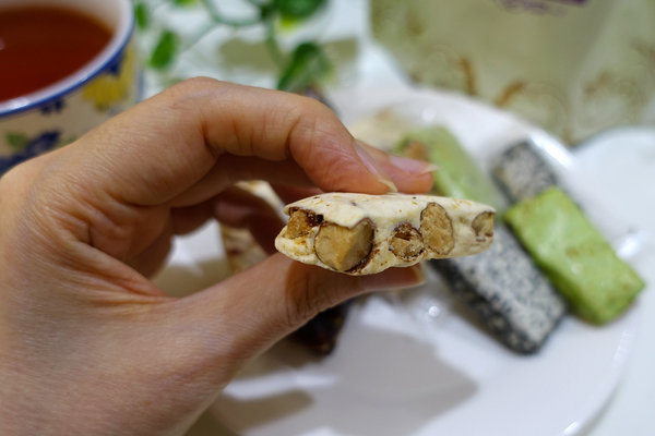 淡水必買老街伴手禮-愛牧手作工坊牛軋餅、豬肉紙，手工製作低糖配方淡水手信，好吃網購零嘴，外國人喜歡的台灣伴手禮