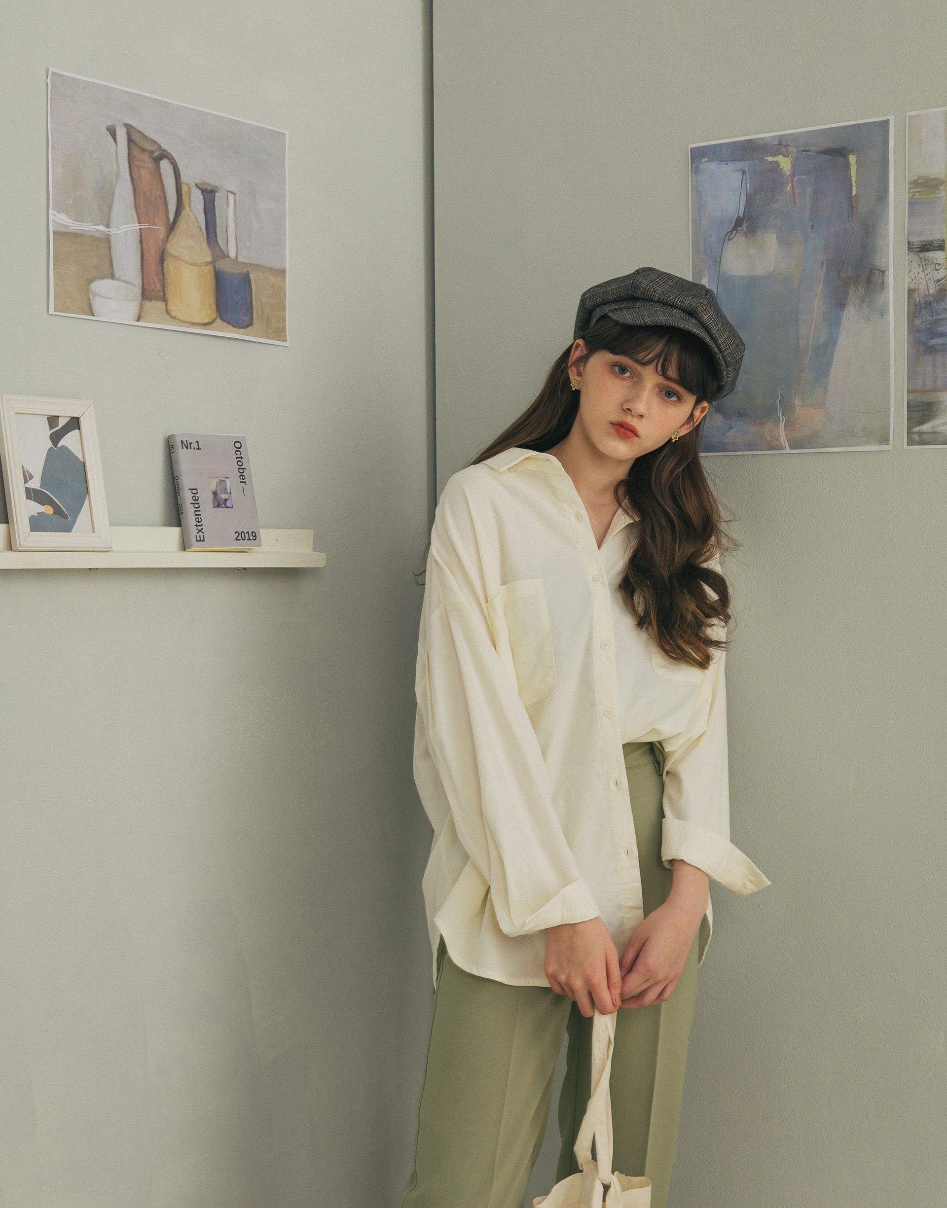 前開釦開襟設計/胸前雙口袋設計/袖口打摺設計