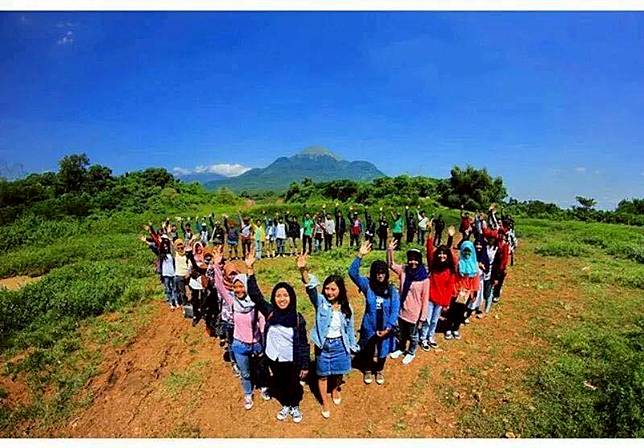 Kece 8 Gaya Foto Kekinian Bareng Teman Bisa Dilakukan Di Sekolah Dan Pas Liburan Tribun Style Line Today