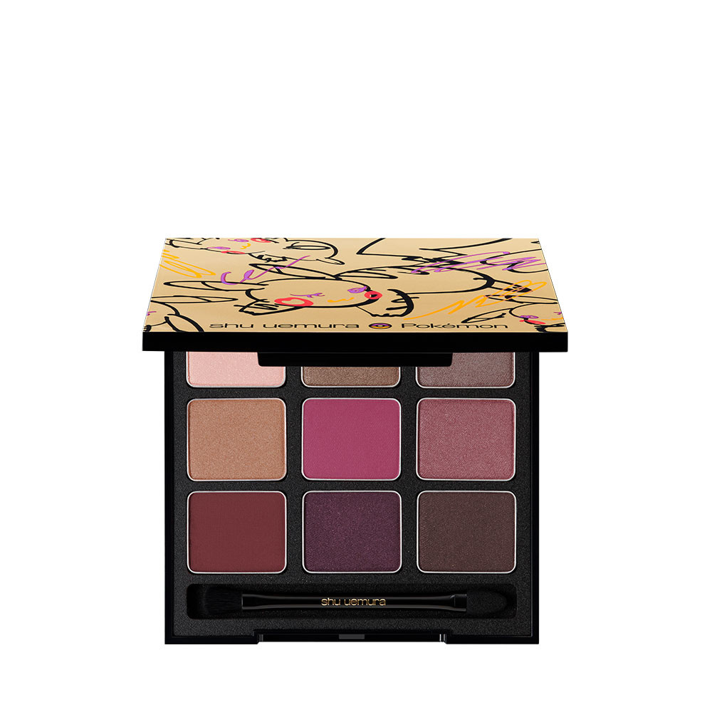 shu uemura x Pokémon限量聯名彩妝系列【皮卡秀9色眼彩盤】，橘光攻擊，以時髦的橘色、各種節慶的金色與古銅色調眼影所組成；莓果電擊，以時尚的成熟莓果色調，與前衛的黑色和冷調眼影色一拍即